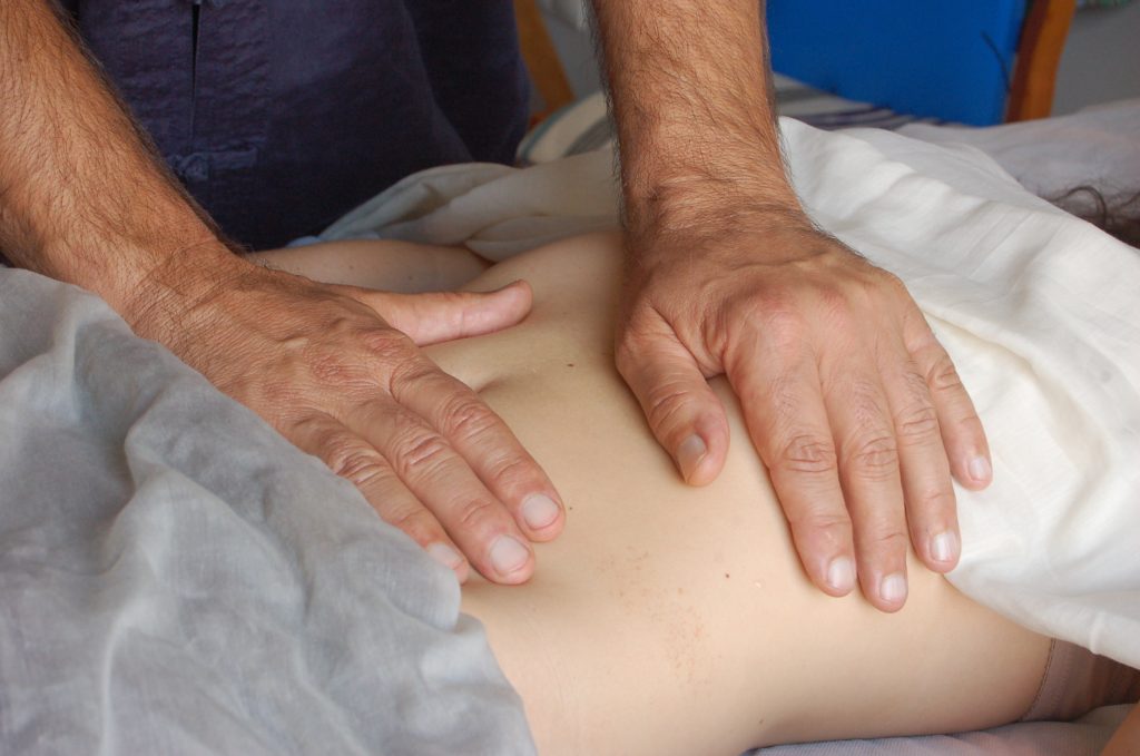 Le massage holistique Chi-Nei-Tsang pour apprendre à respirer.